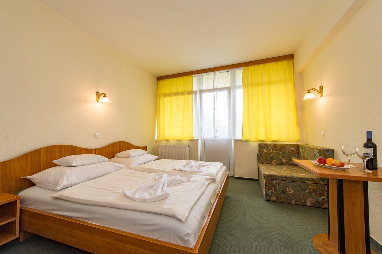 Hotel Nostra Siófok Exterior foto