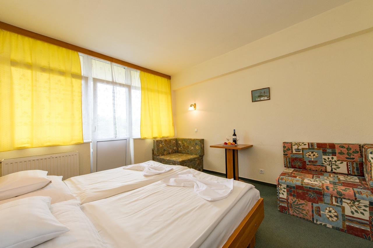 Hotel Nostra Siófok Exterior foto